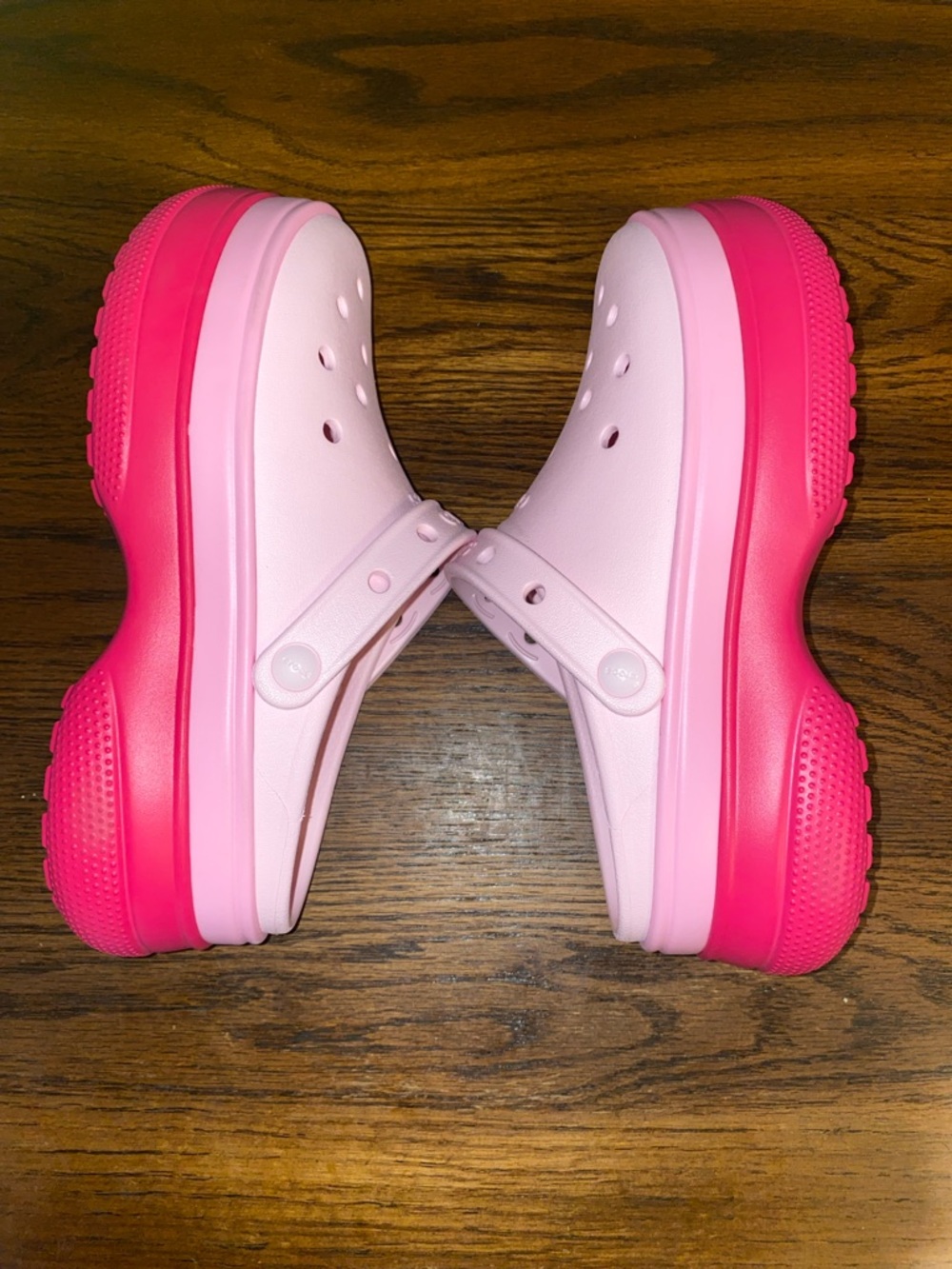 CROCS Classic Clog Mule in Light Pink with Hot Pink Sole - Picture 8 of 10